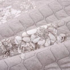 Courtepointe Taupe 220x240 Cm Tissu Matelassé à Ultrasons -TODAY || DODO || Vision Soldes Boutique courtepointe taupe 220x240 cm tissu matelasse a ultrasons 8719883686721 587509