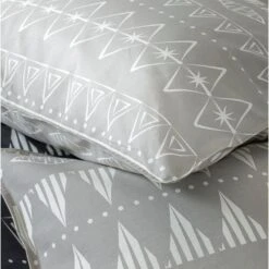 TODAY Parure De Couette 220x240 + 2 Taies D'oreiller 65x65 Cm - 100% Coton - Gris Ethnique SUNSHINE 4.21 -TODAY || DODO || Vision Soldes Boutique today parure de couette 220x240 2 taies d oreiller 65x65 cm 100 coton gris ethnique sunshine 4 21 3574641056339 599965